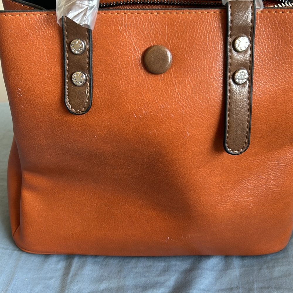 NWOT MERCEDES-BENZ CROSSBODY HANDBAG in COGNAC - Picture 5 of 8